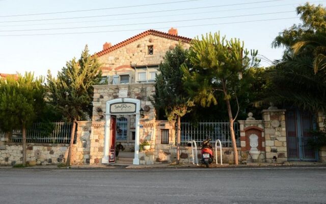 Alacati Zeytin Konak Hotel