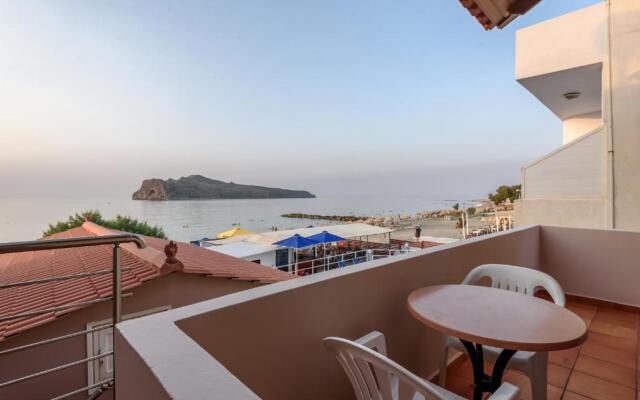 APARTMENT3 50metres from THE sea 'NEW LISTING'
