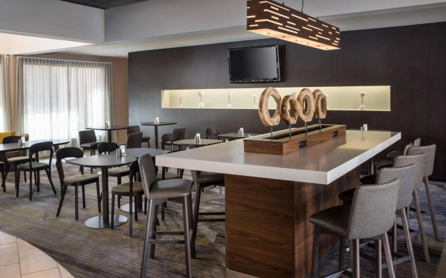 Courtyard by Marriott Phoenix Airport