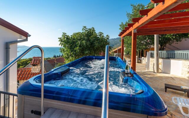 Amazing Home in Rovanjska With 4 Bedrooms, Jacuzzi and Wifi