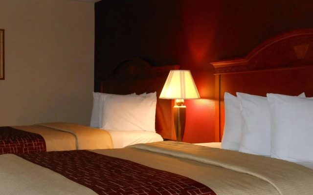 Red Roof Inn & Suites Pigeon Forge - Parkway