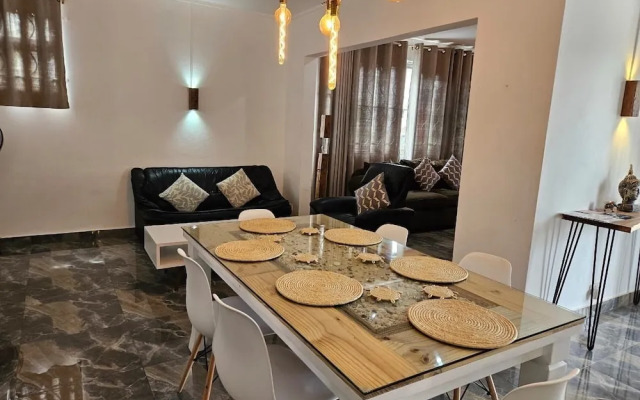 Spacious 4-bed Villa in Flic en Flac Roof top bar