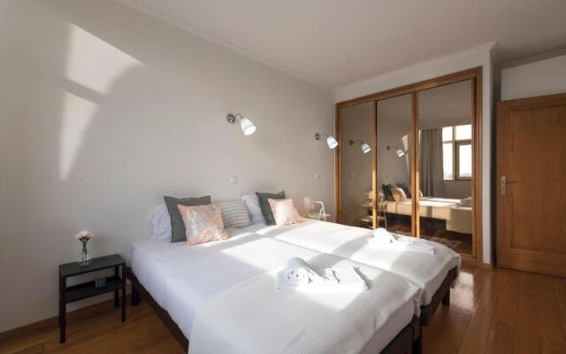 LovelyStay - 1BR Flat with Stunning Views over Porto