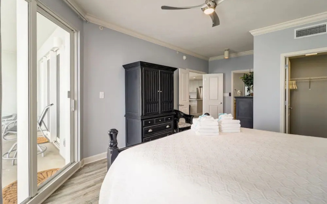 Gulf Front Master Suite! Directly On The Beach! 3 BR / 2 BA! Sleeps 8!