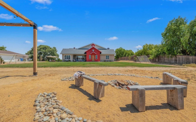 Cooperage by Avantstay Vineyard, Views, Soccer