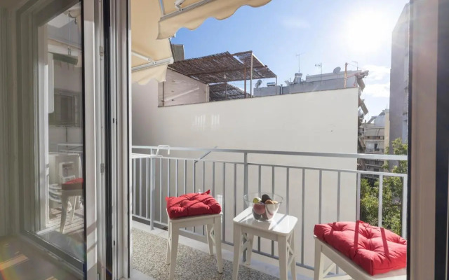 Wonderful Central Athens 2 Bedroom 2 Bath Sleeps 8