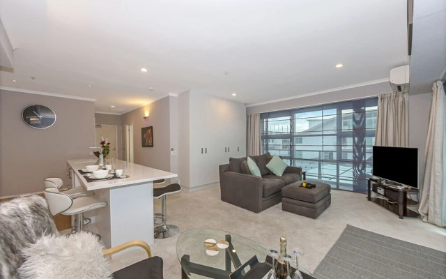 1BR Sub-Penthouse - Panoramic Views