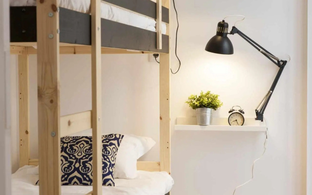 Modern New Studio in City Center- Blue