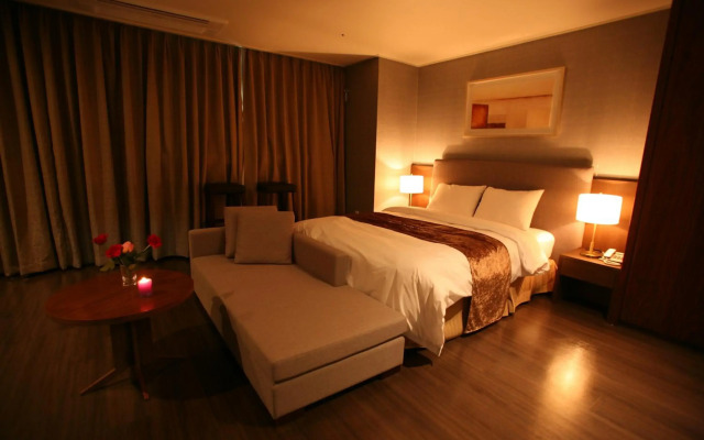 Hyunjin Tourist Hotel