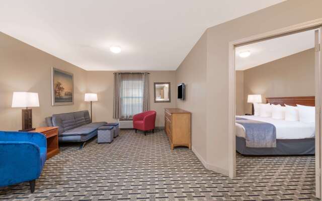 Days Inn & Suites by Wyndham Sellersburg