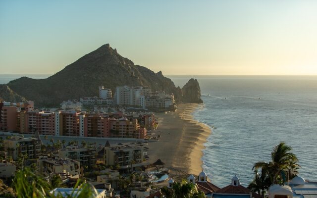 Great Cabo Location for Large Group at Villa Jade de Law