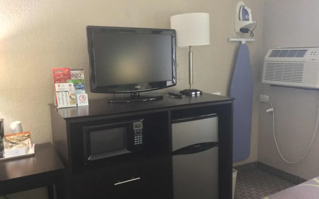 Super 8 Mundelein/Libertyville Area