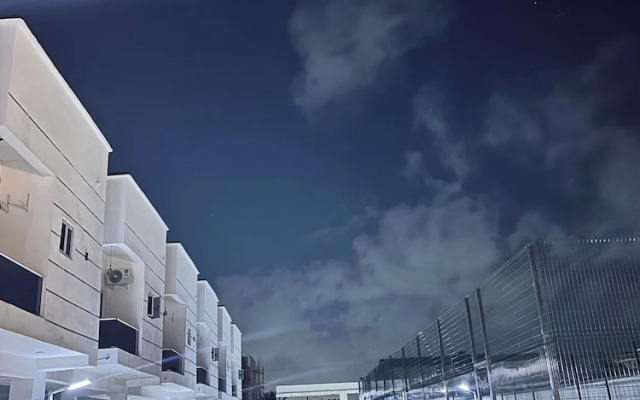 Luxury Shortlet Apartment LBS, AJAH