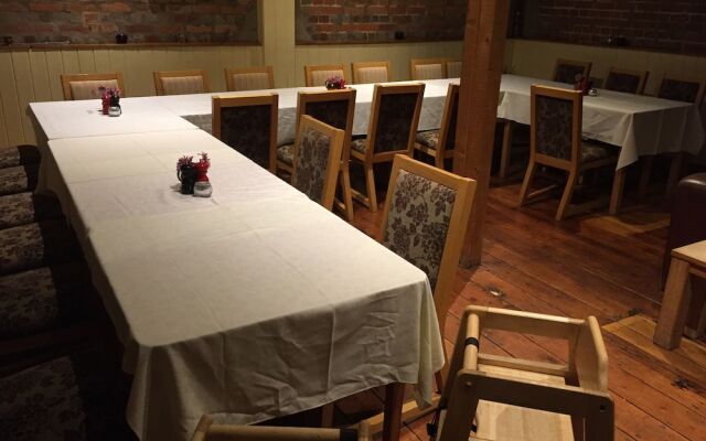 Willow Barn Hotel & Restaurant