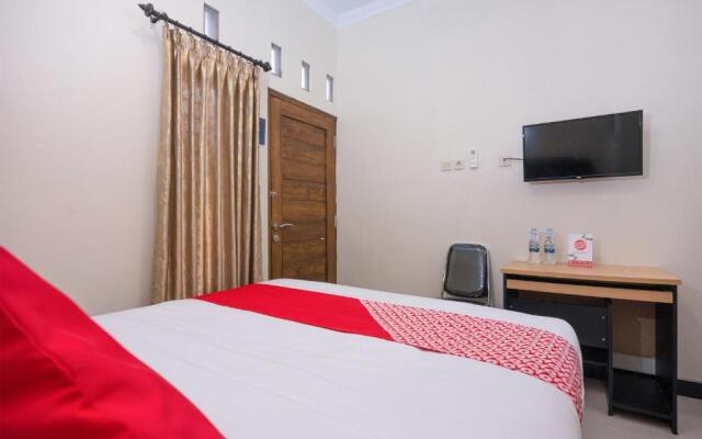 Super OYO 1226 Al Abror Homestay