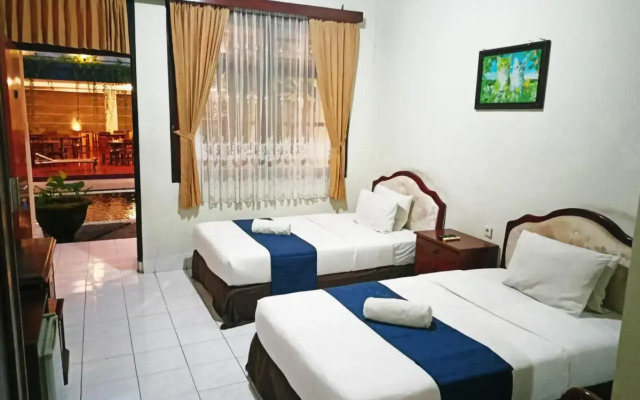 Catur Adi Putra by OYO Rooms