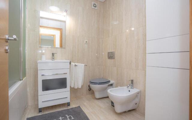 Buarcos Sunset Apartment by Rent4all