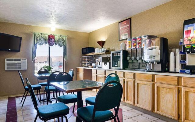 Econo Lodge Interstate 35 Exit 183