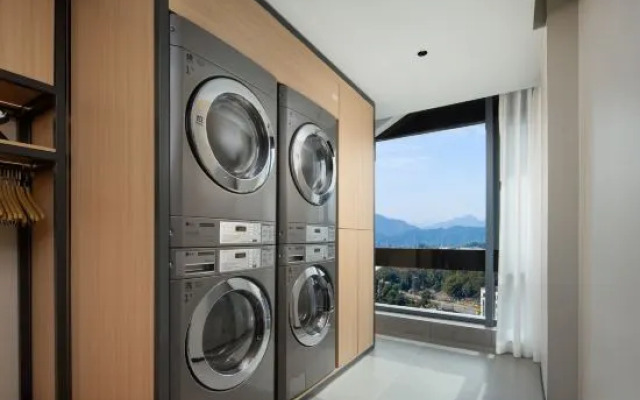 Atour Hotel Lishui Longquan