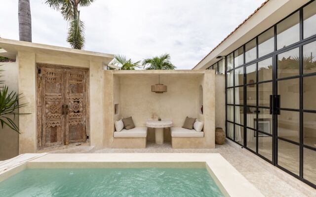 Luxe & Unique Honeymoon Bocami Suites- 2 by Azure