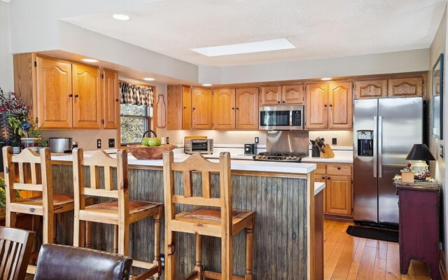 Wildwood Peaks 4 Bedroom Home by RedAwning