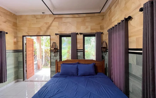 Mejan Beach Home Stay – Guest Rooms – Lalanglinggah