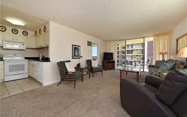 Royal Kahana 1012 by RedAwning