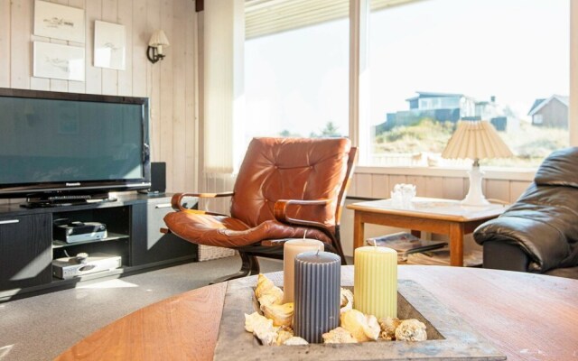 Tranquil Beach Cottage in Rindby-by Traum