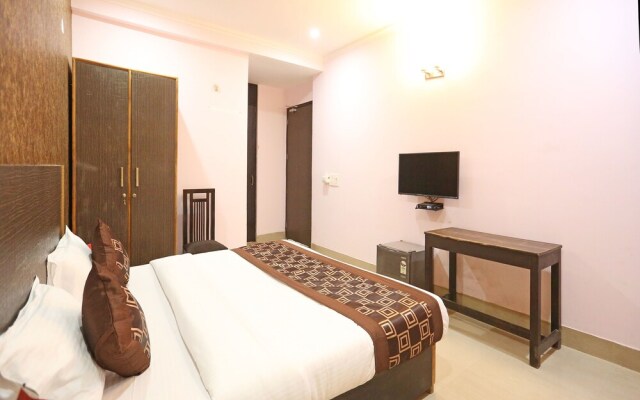 OYO 9587 The Royal Crowne