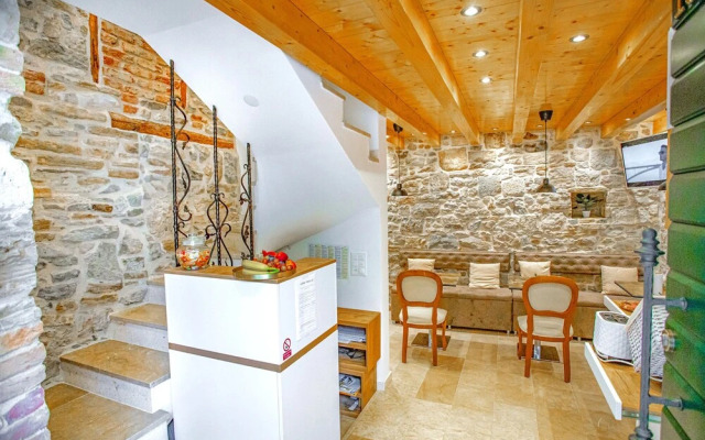 L U X E Split Luxury Rooms