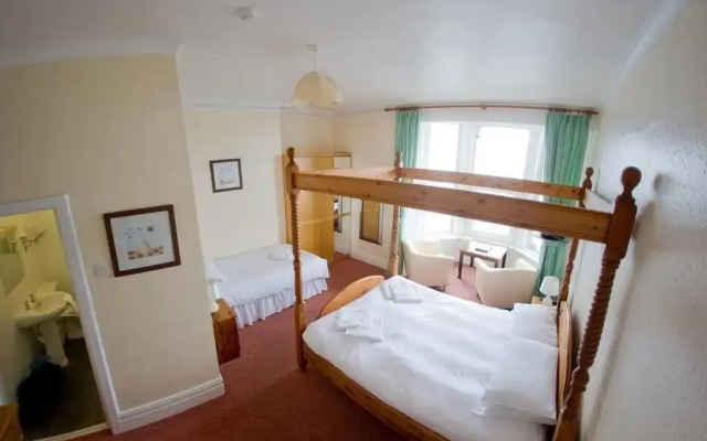 Queensbridge Hotel