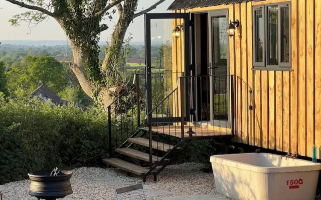 Whimple Shepherd Hut, Sleeps 2, Wood Fire & Garden