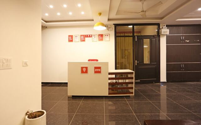 OYO Flagship 520 MG Road Metro Station