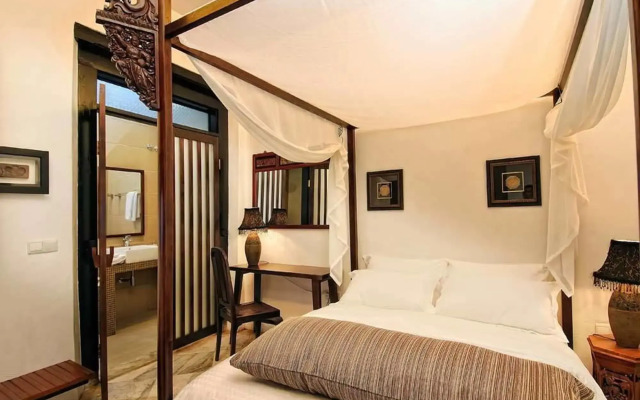 Courtyard At Heeren Boutique Hotel