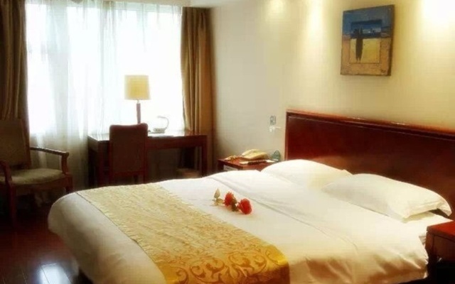 GreenTree Inn Shanghai Hongqiao International Airport Songhong Road Express Hotel – Guest Rooms – Shanghai