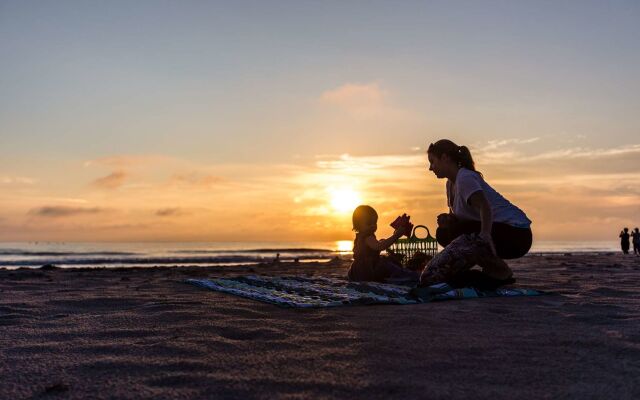 Georgian Inn Beach Club