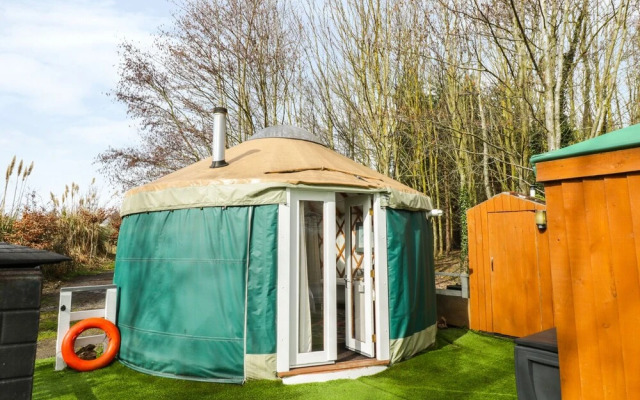 The Lakeside Yurt