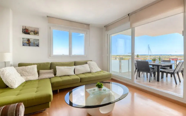 Apartment With Scenic View