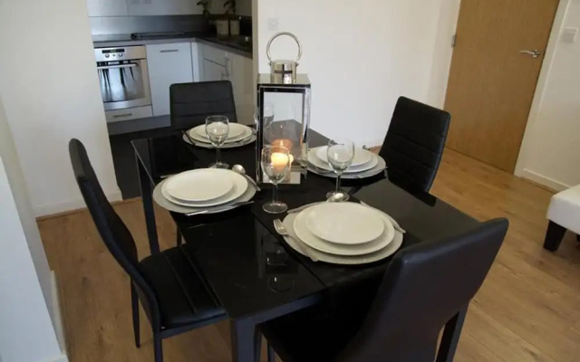 Impeccable 2-bed Apartment in Brentwood