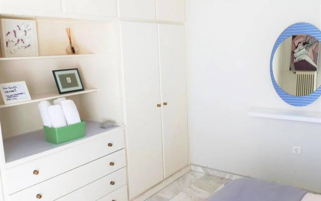 Central, Bright and Comfortable Apartment with balcony