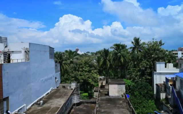 DhamStay Hotel Home Town Near Temple