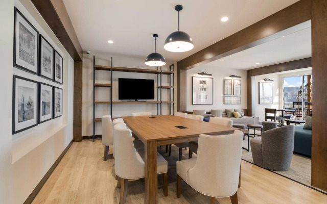 Everhome Suites Corona