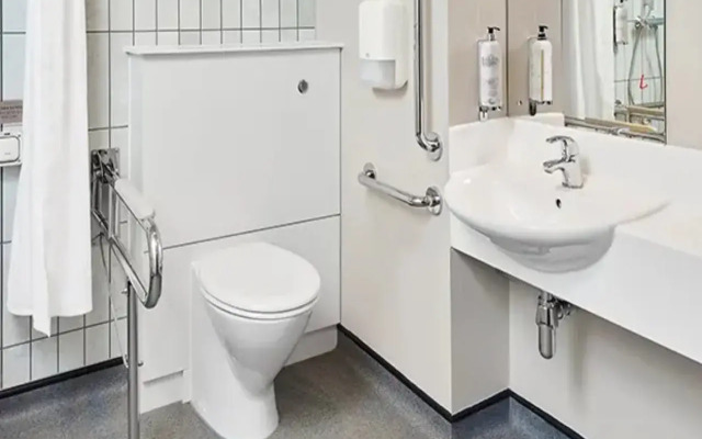 Premier Inn Bristol Parkway M32