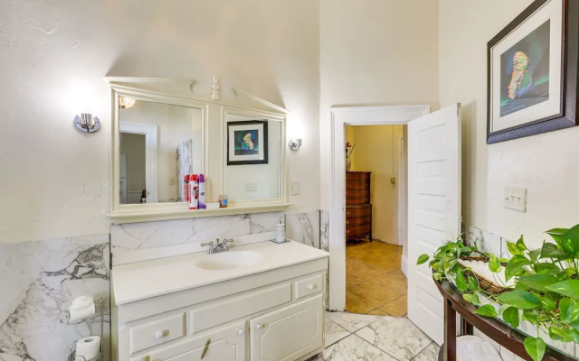 Central Albany Home With Covered Porch & Patio! - Cottages_and_Houses in Albany - Photo 5