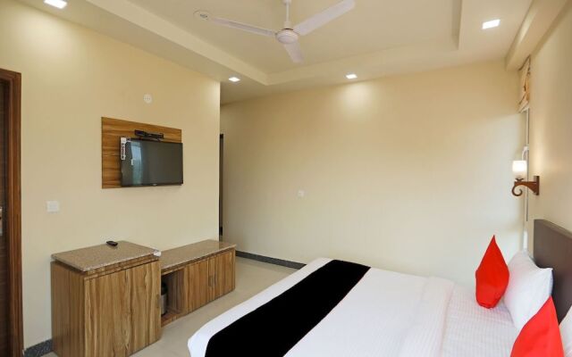 OYO 8526 SD Royal Inn
