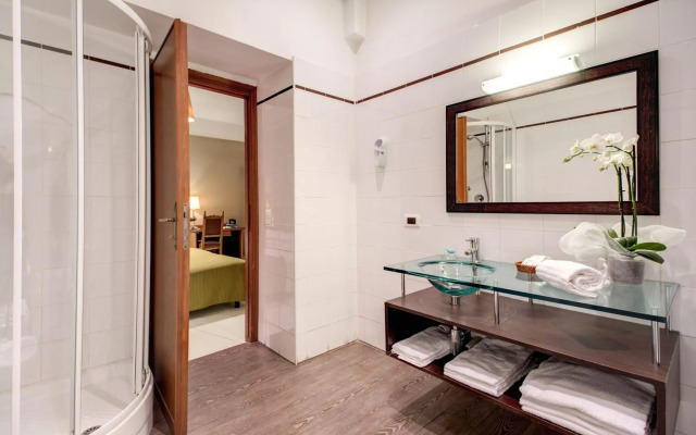 Landmark Summit Hotel
