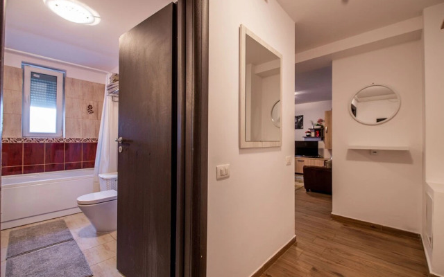 Two Room Apartment Militari Residence M8