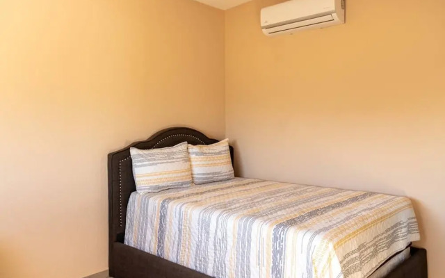 Apartment With Excellent In-town Location 2