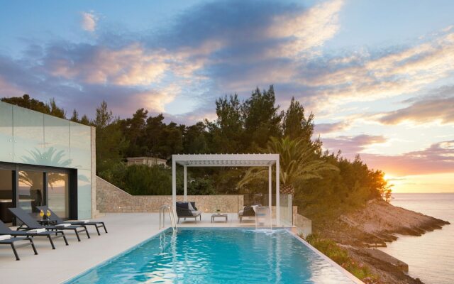 Beach Villa in Korcula with Pool, Sauna & Hot Tub
