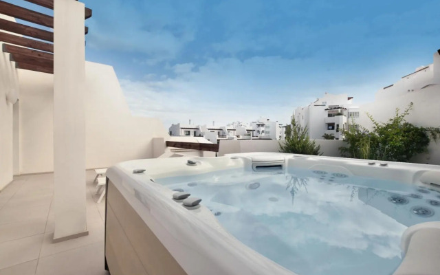 Bentor 3-3 PENTHOUSE POOL VIEW & JACUZZI 2B